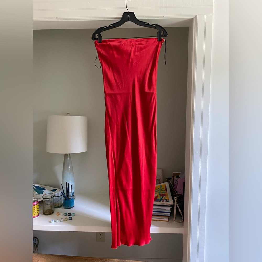 L’Acdemie RED Silk Oxly Midi Dres with built in bra Size: S